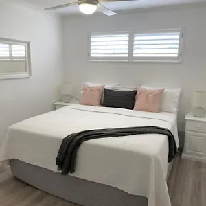 https://rainbow-beach-dream-newly-renovated-stylish-one-bedroom.queenslandhotels.net